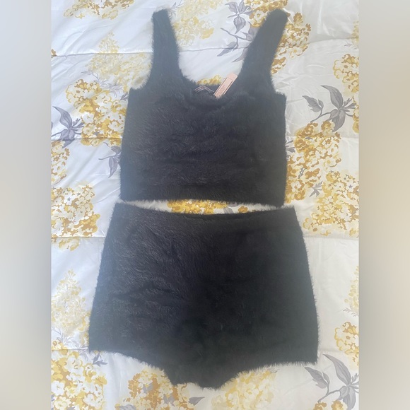 VICTORIA’S SECRET ❤️  Fuzzy Shorts & Top Set - L ~ NWT - Picture 6 of 11